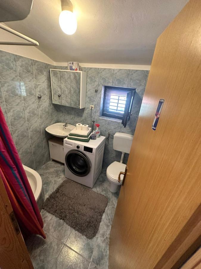 Apartmans Dina And Hana Radeki Polje 50 Apartment Loborika Exterior foto
