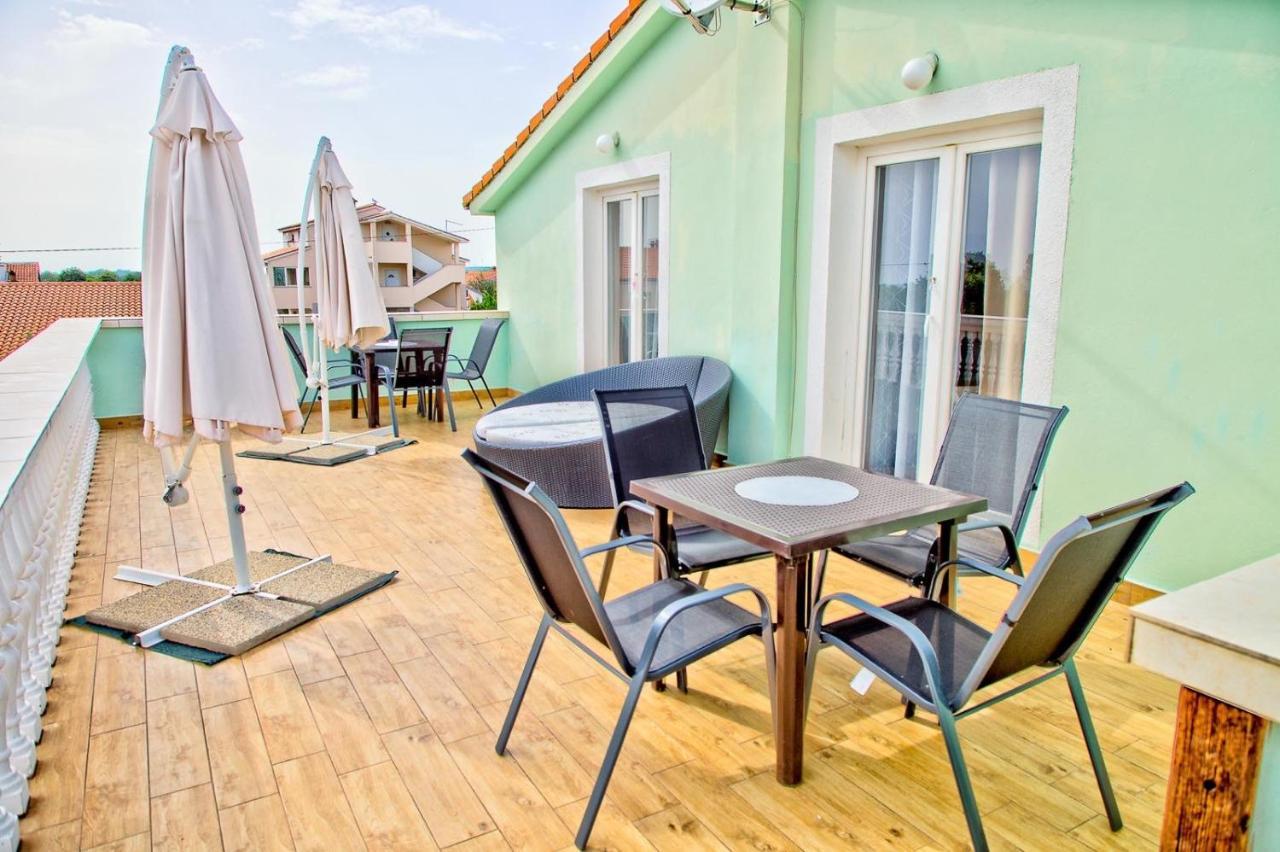 Apartmans Dina And Hana Radeki Polje 50 Apartment Loborika Exterior foto