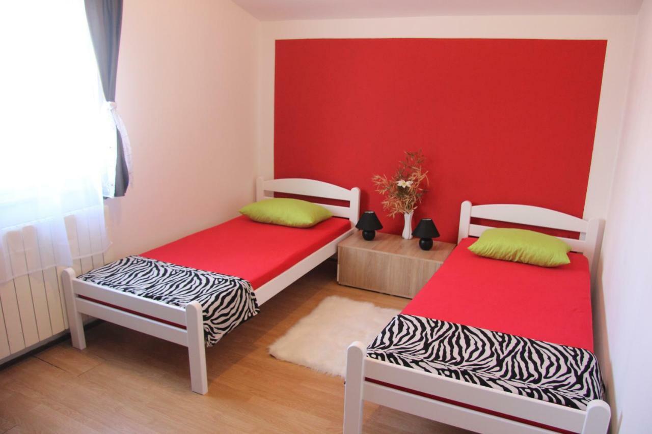 Apartmans Dina And Hana Radeki Polje 50 Apartment Loborika Exterior foto