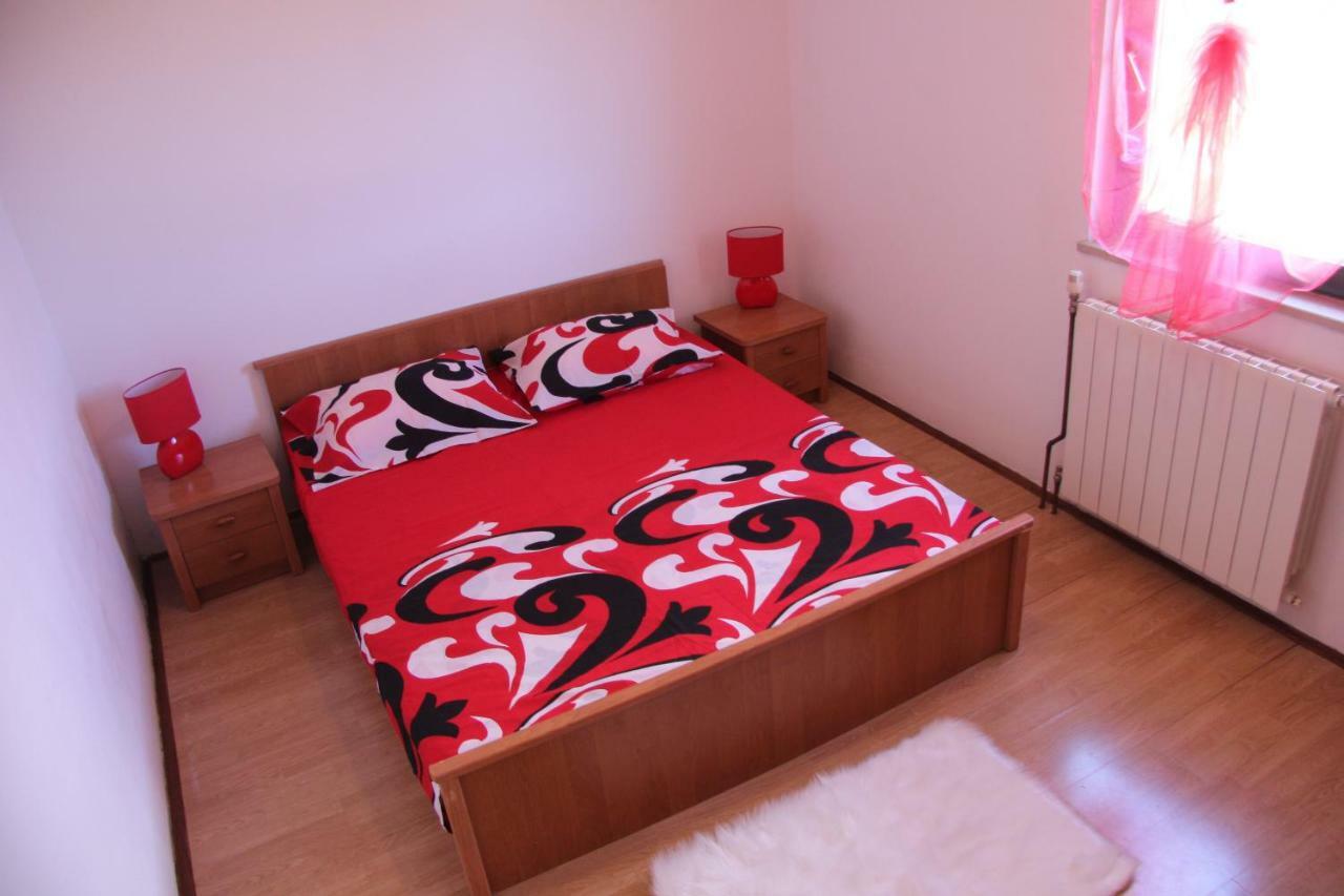 Apartmans Dina And Hana Radeki Polje 50 Apartment Loborika Exterior foto