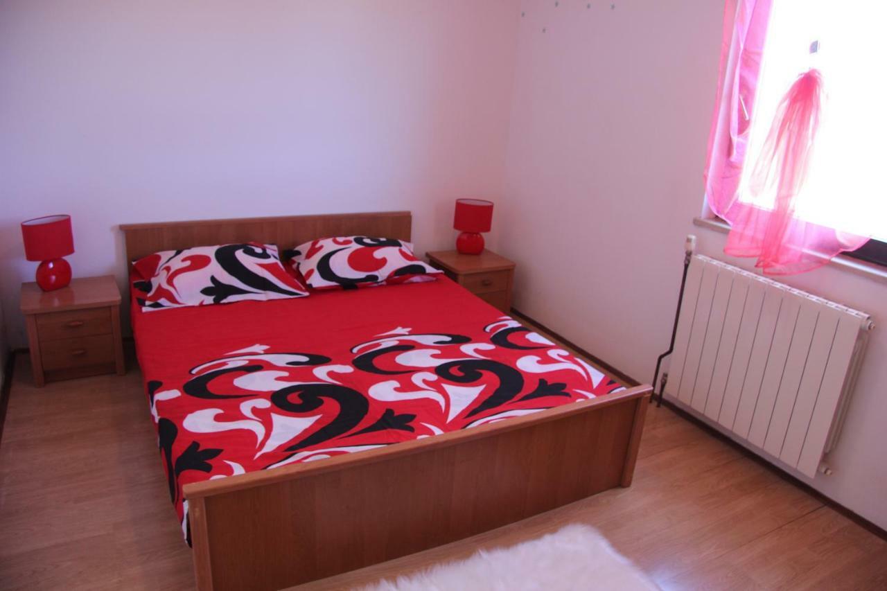 Apartmans Dina And Hana Radeki Polje 50 Apartment Loborika Exterior foto